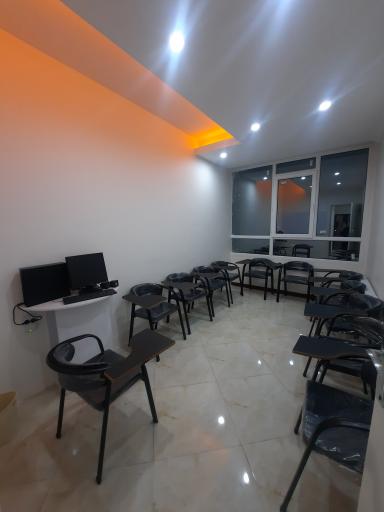 عکس مؤسسه کارینو