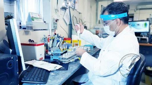 عکس آزمایشگاه دکتر ریاضی