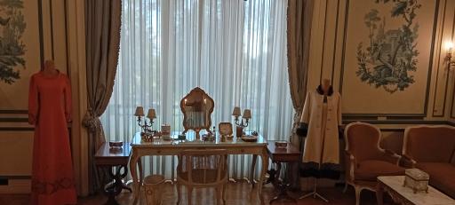 عکس کاخ موزه نیاوران