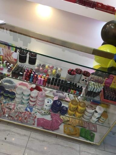 عکس لوازم آرایشی نارس