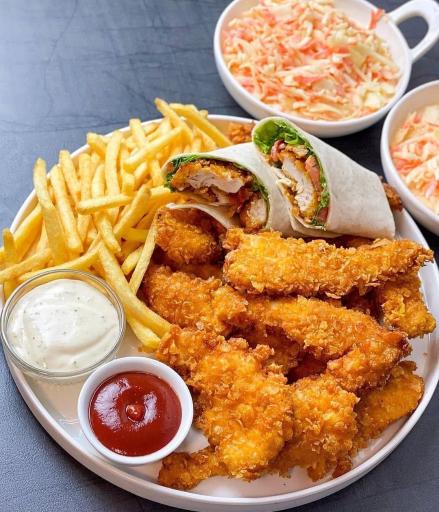 عکس کافه باغ لاویا