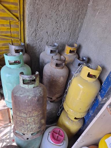 عکس شارژ پیک نیک و کپسول گاز مایع سهرابی