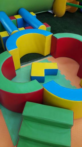 عکس خانه بازی و تولد کودک سرزمین آبنباتی