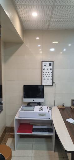 عکس کلینیک بینائی سنجی و عینک سازی سیمین اپتیک 