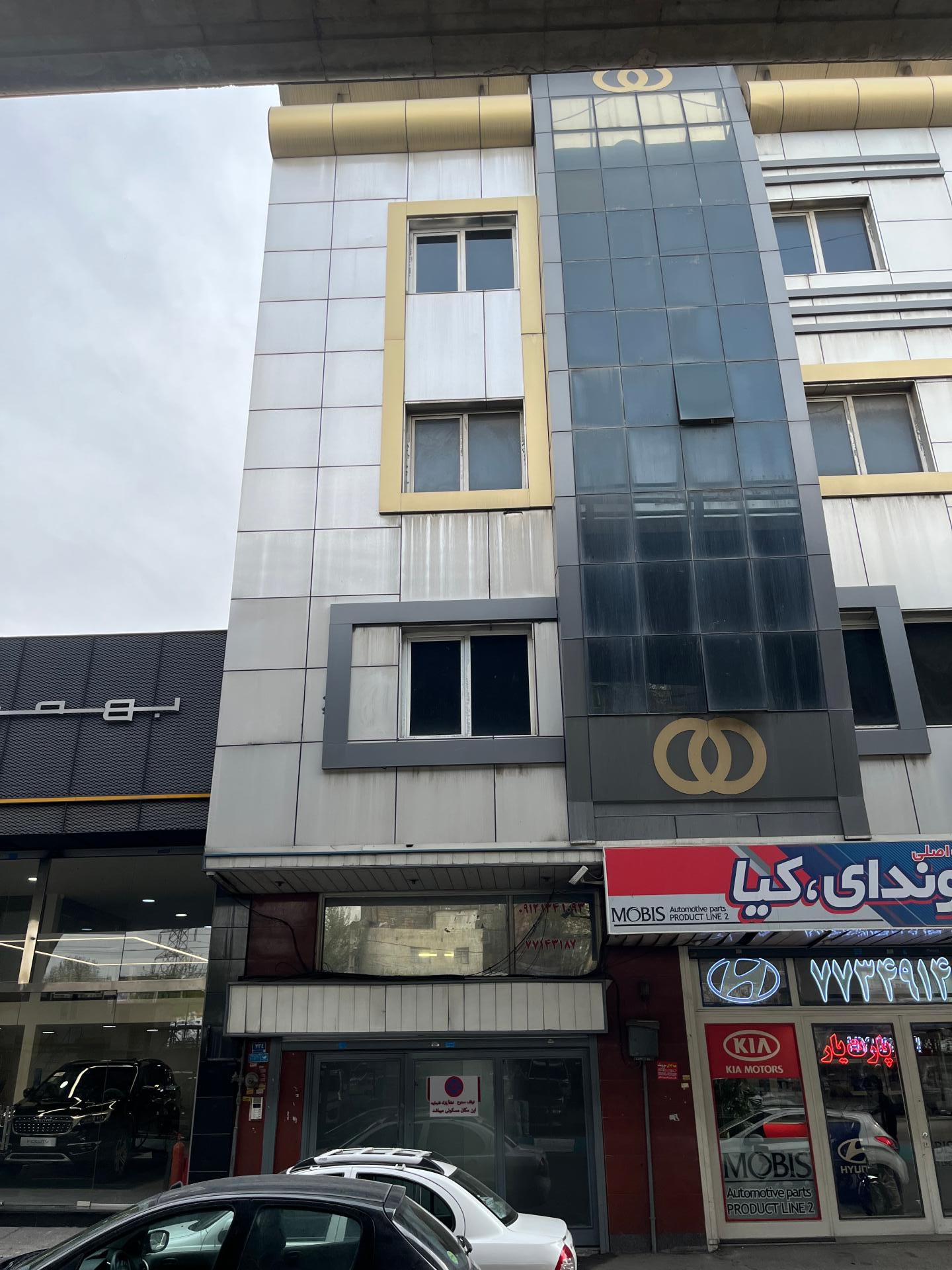 عکس دفتر مرکزی پوشاک کالین