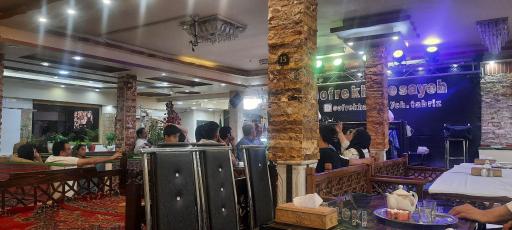 عکس سفره خانه سنتی سایه