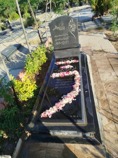 عکس مزار غفور شیرین زاده صائین