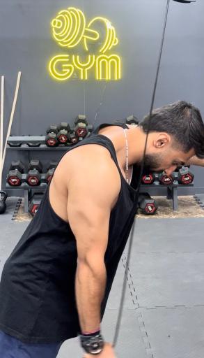 عکس باشگاه بدنسازی هفتاد و دو