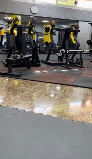 عکس باشگاه بدنسازی هفتاد و دو