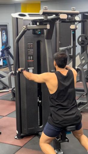 عکس باشگاه بدنسازی هفتاد و دو