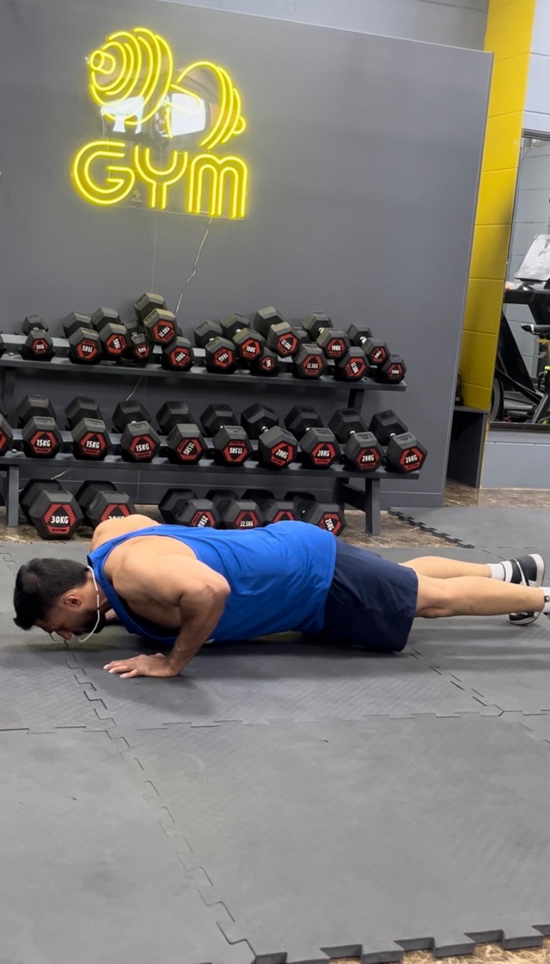 عکس باشگاه بدنسازی هفتاد و دو