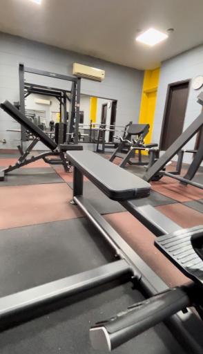 عکس باشگاه بدنسازی هفتاد و دو