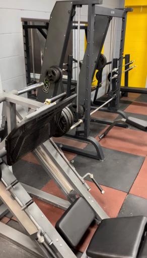 عکس باشگاه بدنسازی هفتاد و دو