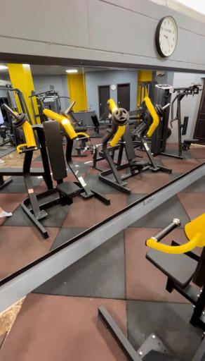 عکس باشگاه بدنسازی هفتاد و دو