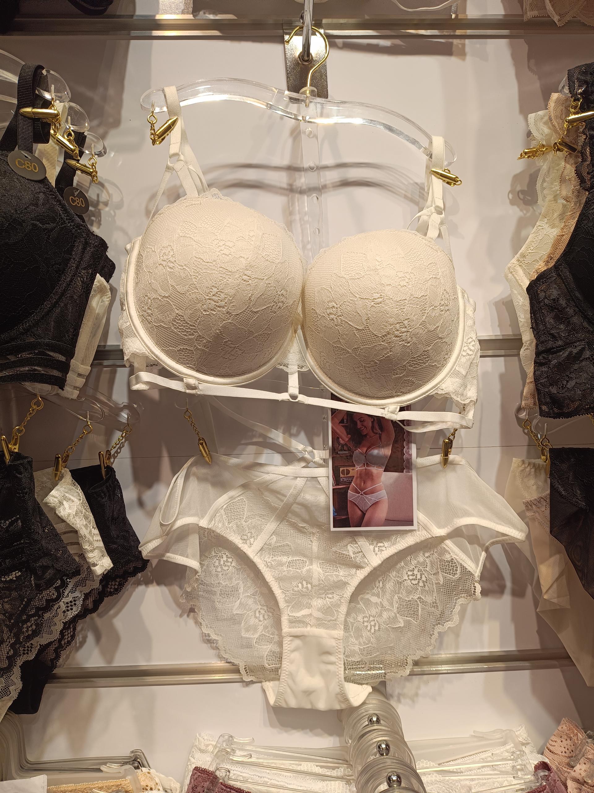 عکس فروشگاه لباس زیر زنانه دوشس 