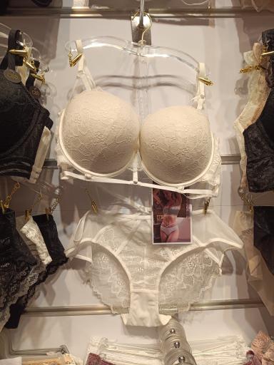 عکس فروشگاه لباس زیر زنانه دوشس 