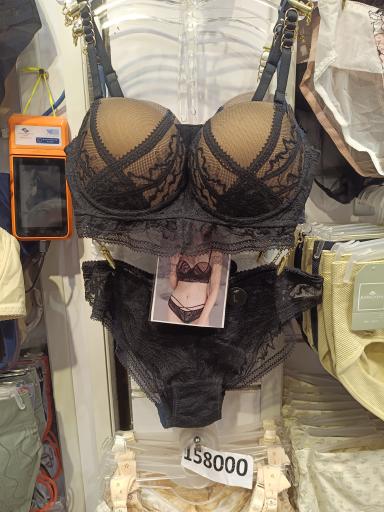 عکس فروشگاه لباس زیر زنانه دوشس 