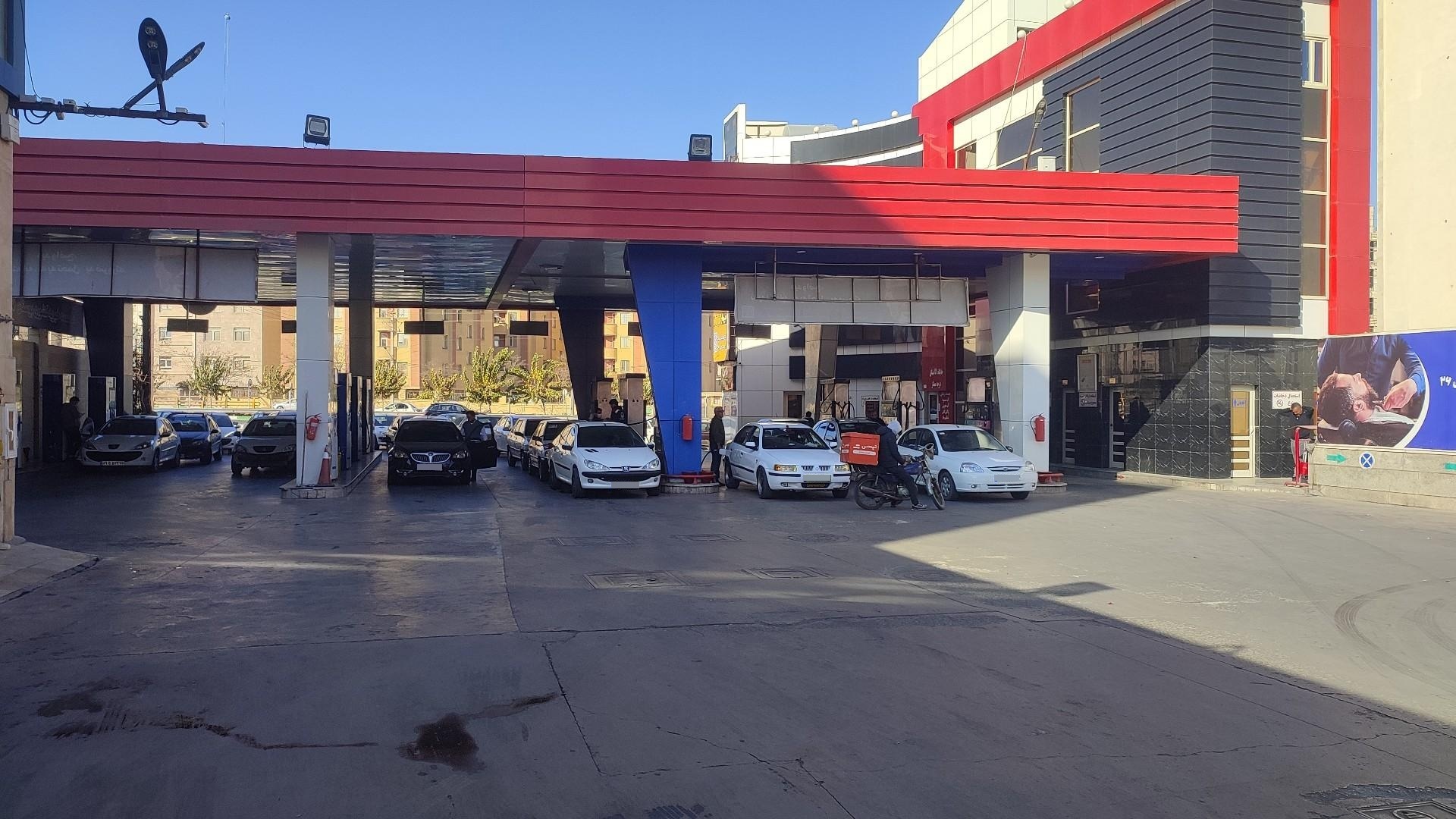 عکس پمپ بنزین 151 میثاق