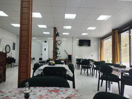 عکس رستوران نورانی