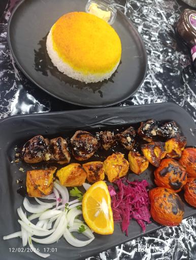عکس رستوران نورانی