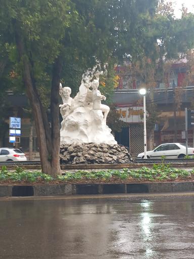 عکس مجمسه میدان بهار