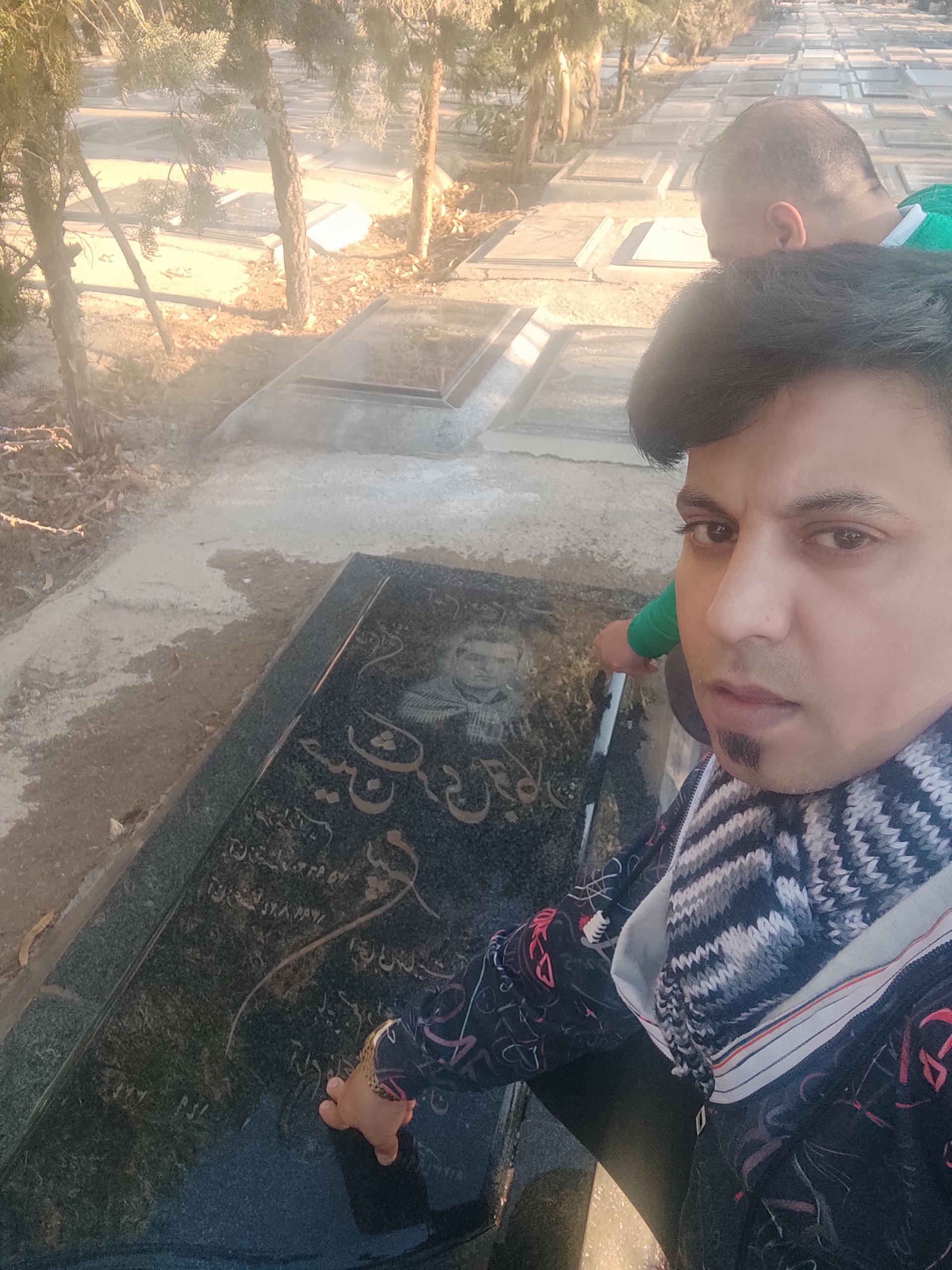 عکس مزار حسین لشگری