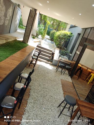 عکس کافه رستوران خواهران منصوریان