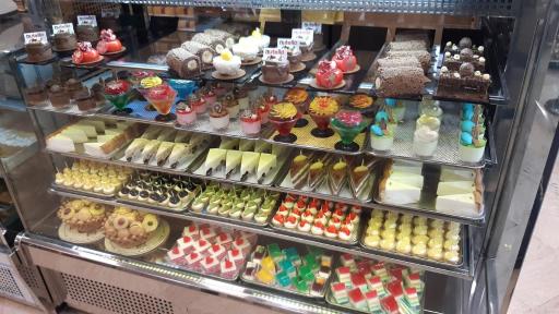 عکس قنادی لادن طلایی