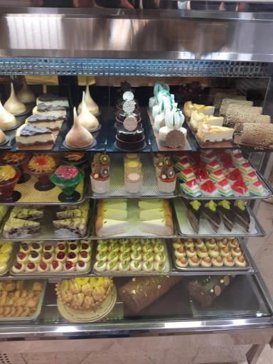 عکس قنادی لادن طلایی