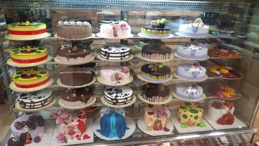 عکس قنادی لادن طلایی