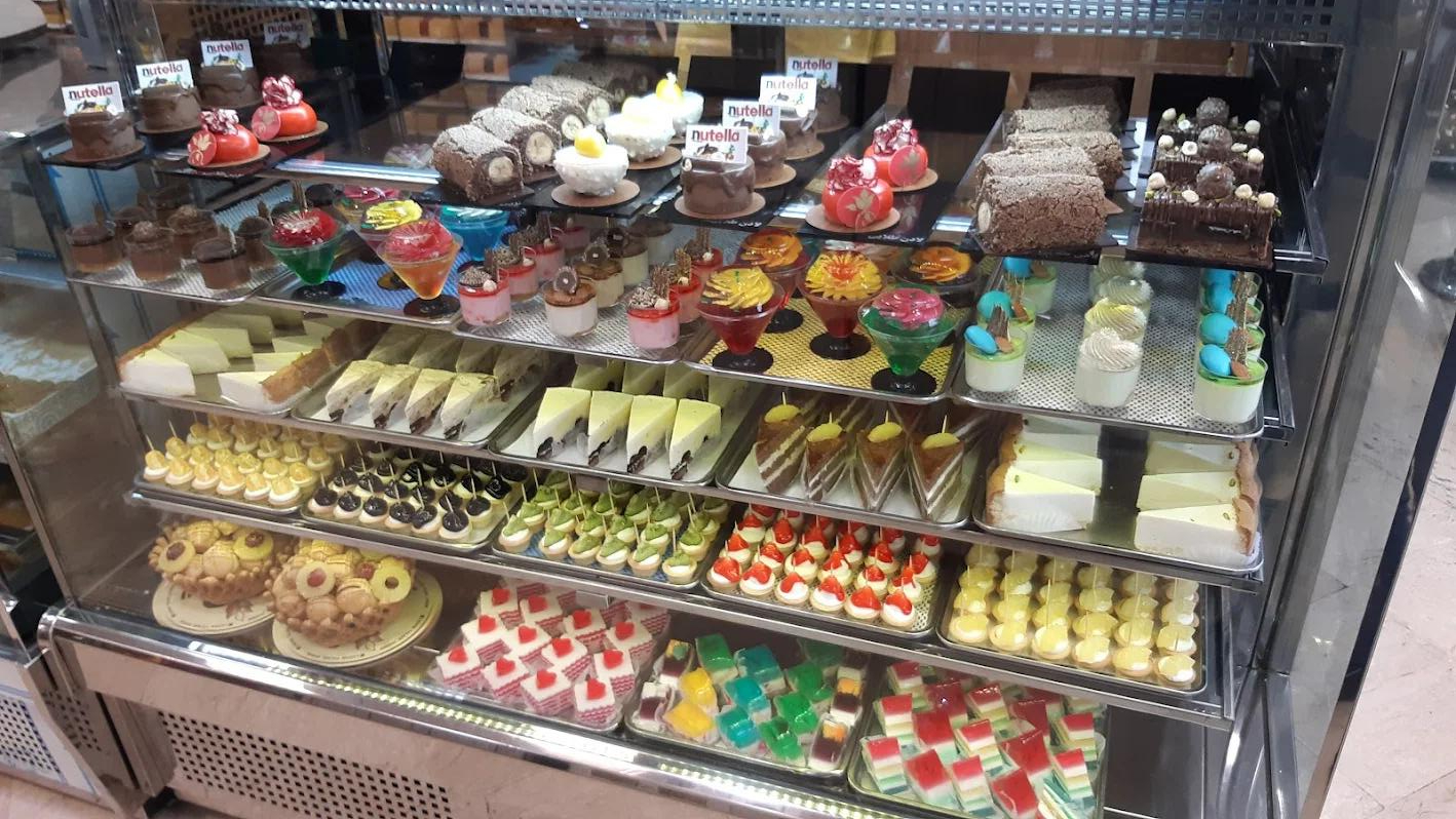 عکس قنادی لادن طلایی