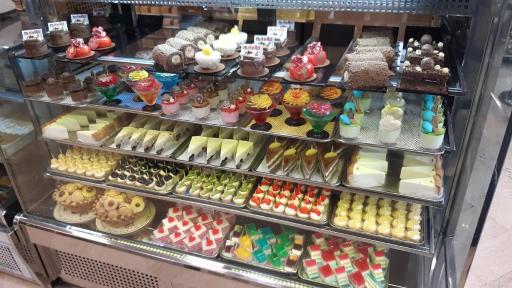 عکس قنادی لادن طلایی