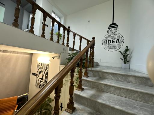 عکس فضای کار اشتراکی پنجره