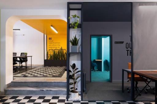 عکس فضای کار اشتراکی پنجره