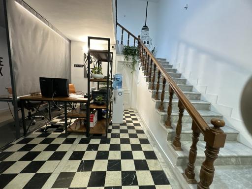 عکس فضای کار اشتراکی پنجره