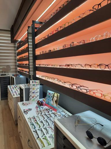 عکس بینایی سنجی و عینک سازی کرمی