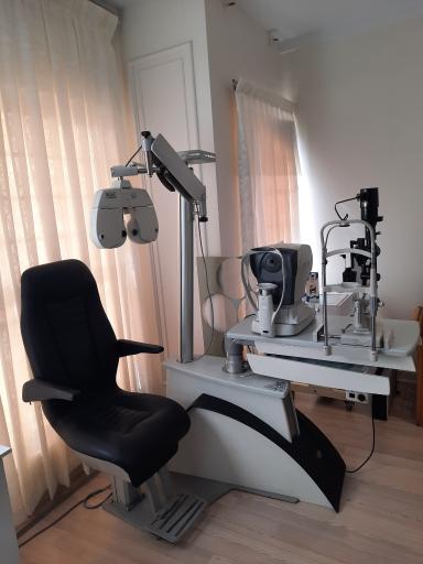 عکس بینایی سنجی و عینک سازی کرمی