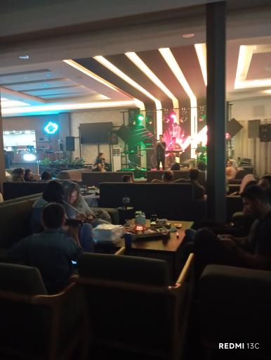 عکس باغ رستوران لاوین