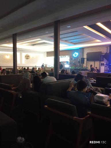 عکس باغ رستوران لاوین