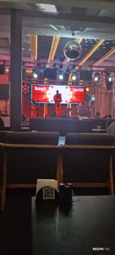 عکس باغ رستوران لاوین