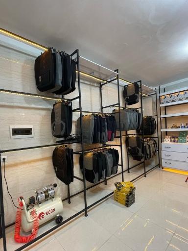 عکس فروشگاه اسپرتی خودرو آراد