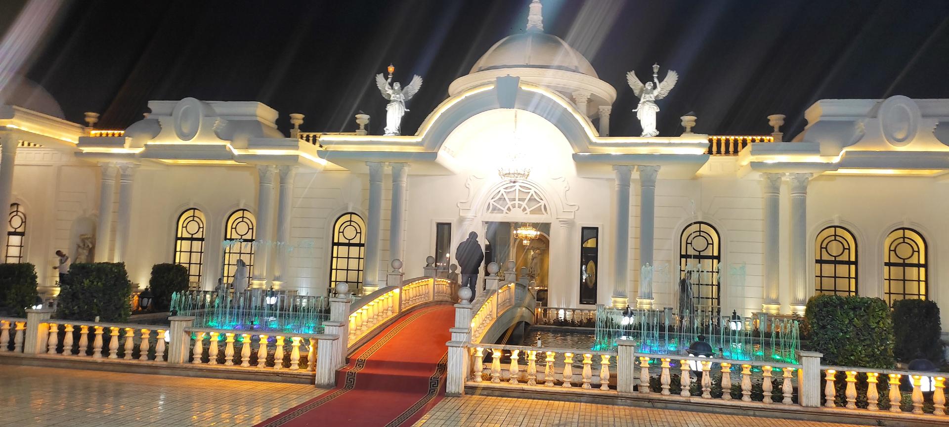 عکس باغ تالار عقیق