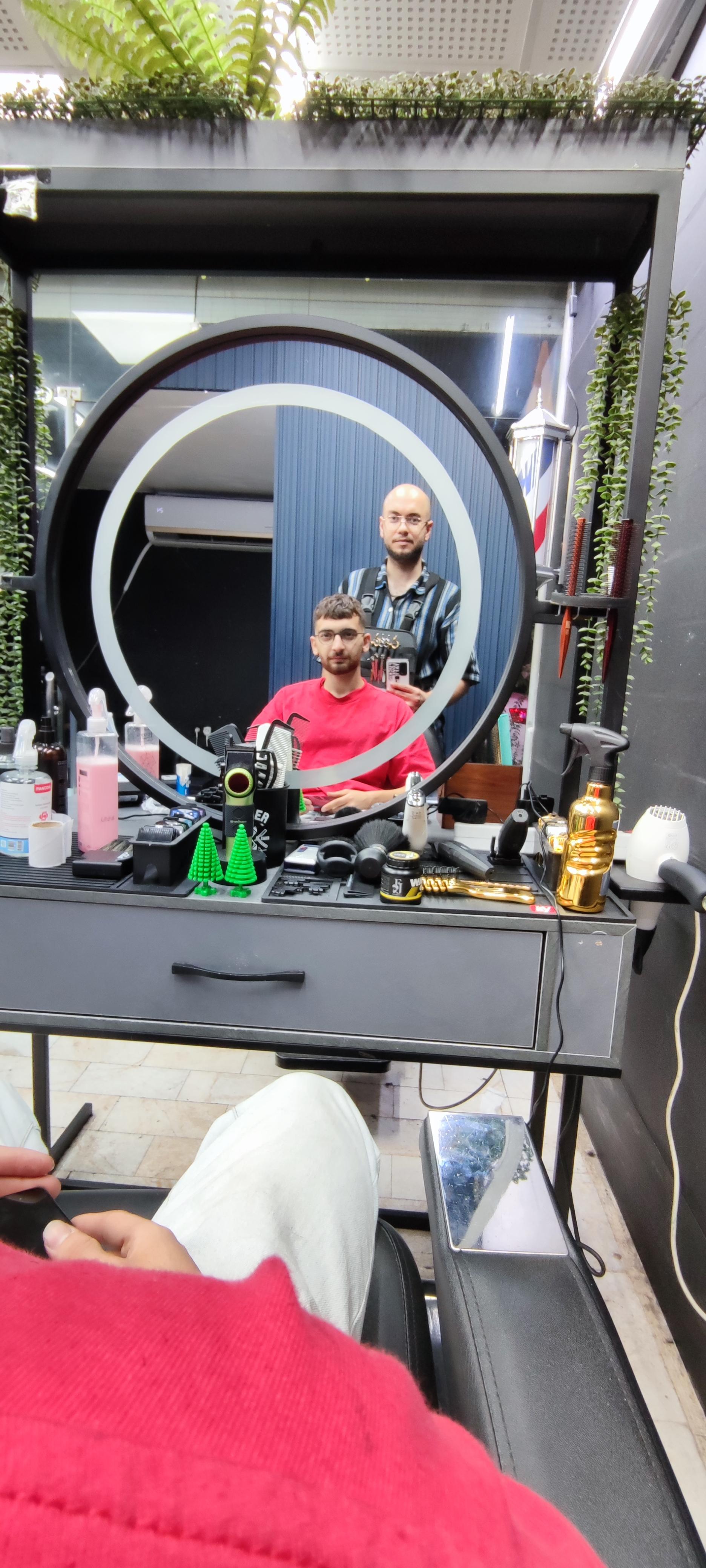 عکس آرایشگاه مردانه هوکاتس