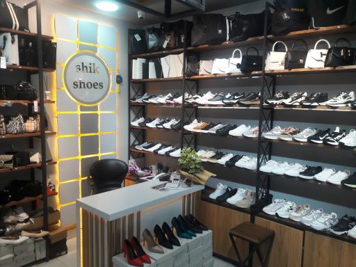 عکس فروشگاه کیف و کفش شیک شوز