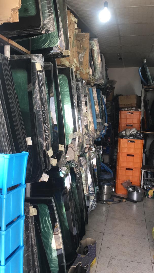 عکس شیشه اتومبیل موسوی