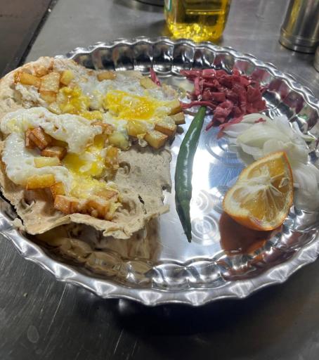 عکس ساندویچ فلافلی ایستگاه 7