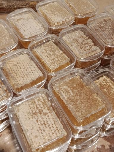 عکس عسل سرای آزادگان