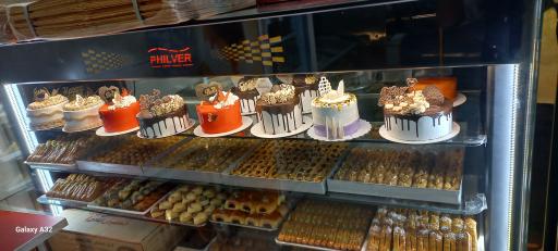 عکس کافه کیک رویال