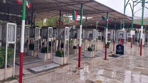 عکس آرامستان گوشه