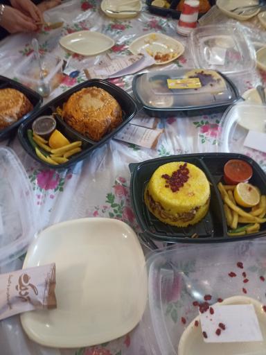 عکس رستوران و بیرون بر ته دیگ